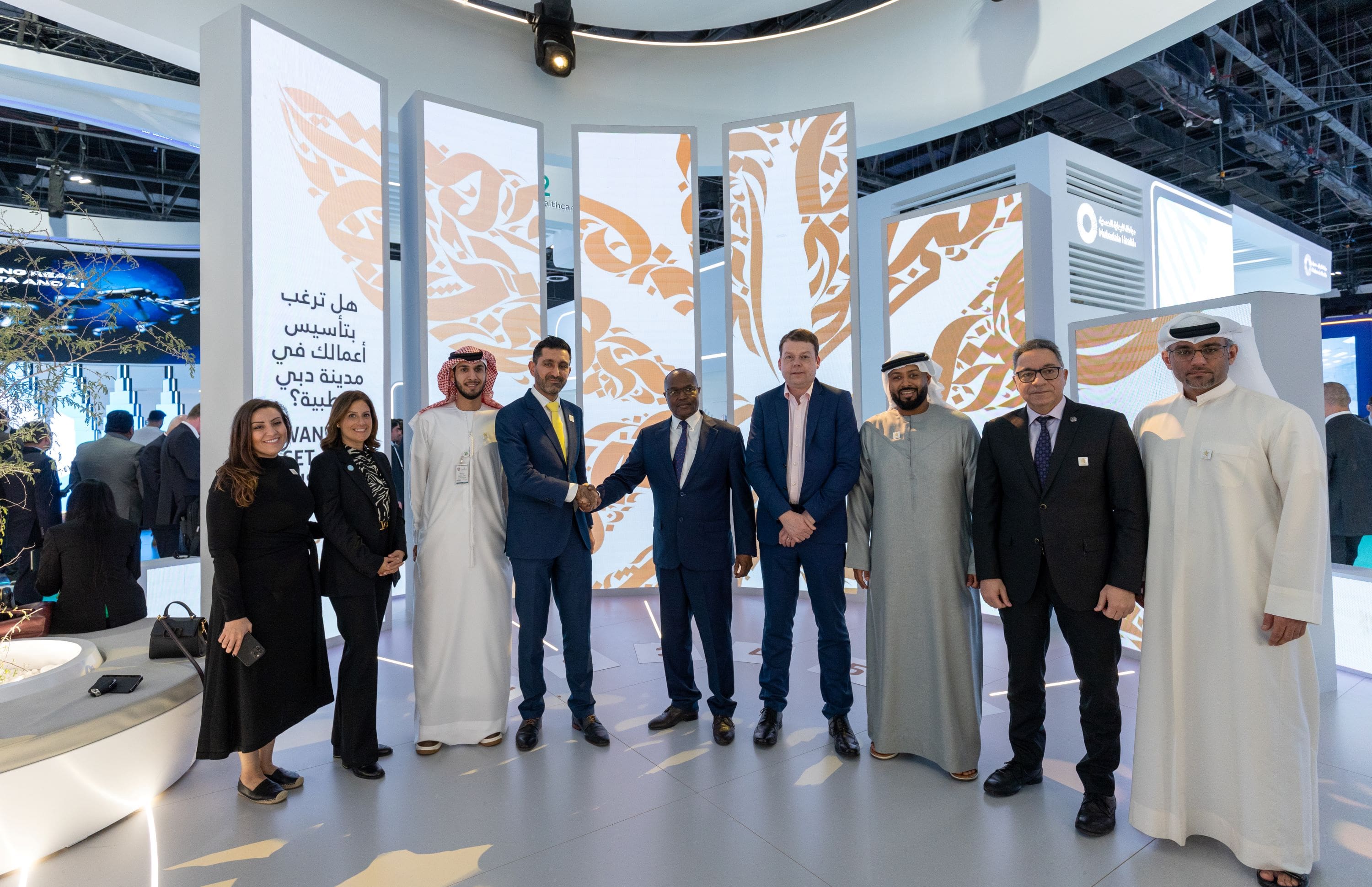 مدينة دبي الطبية توقع اتفاقيةً مع مستشفى مورفيلدز دبي للعيون خلال معرض ومؤتمر الصحة العربي لتعزيز خدمات طب العيون في الإمارة
